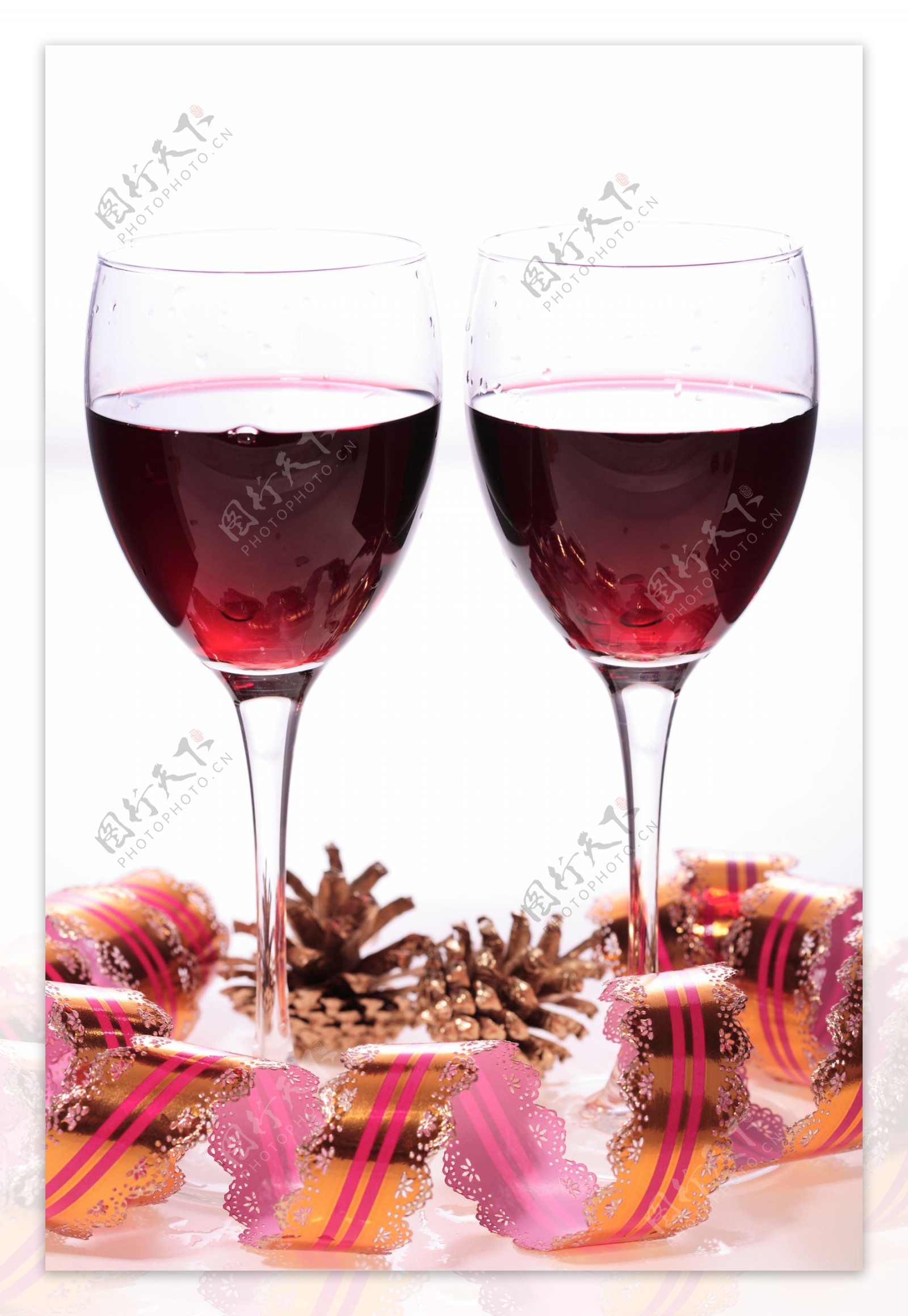 节日两杯葡萄酒红酒图片