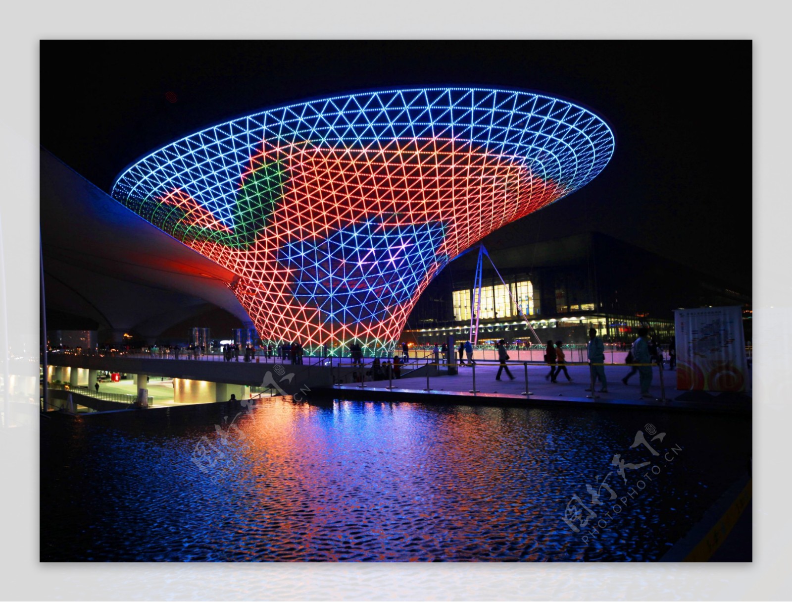 上海世博会建筑夜景图