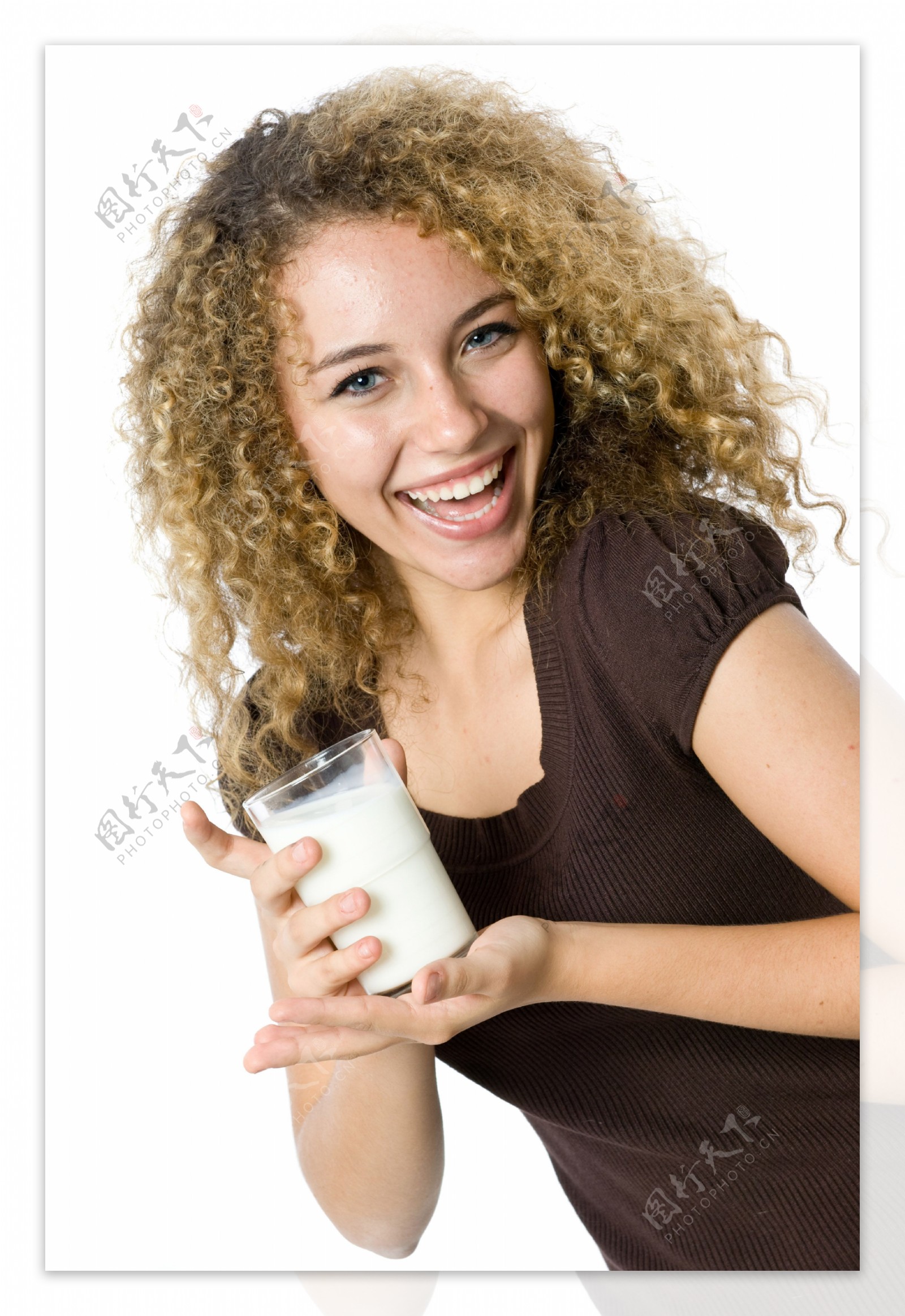 美女与牛奶图片