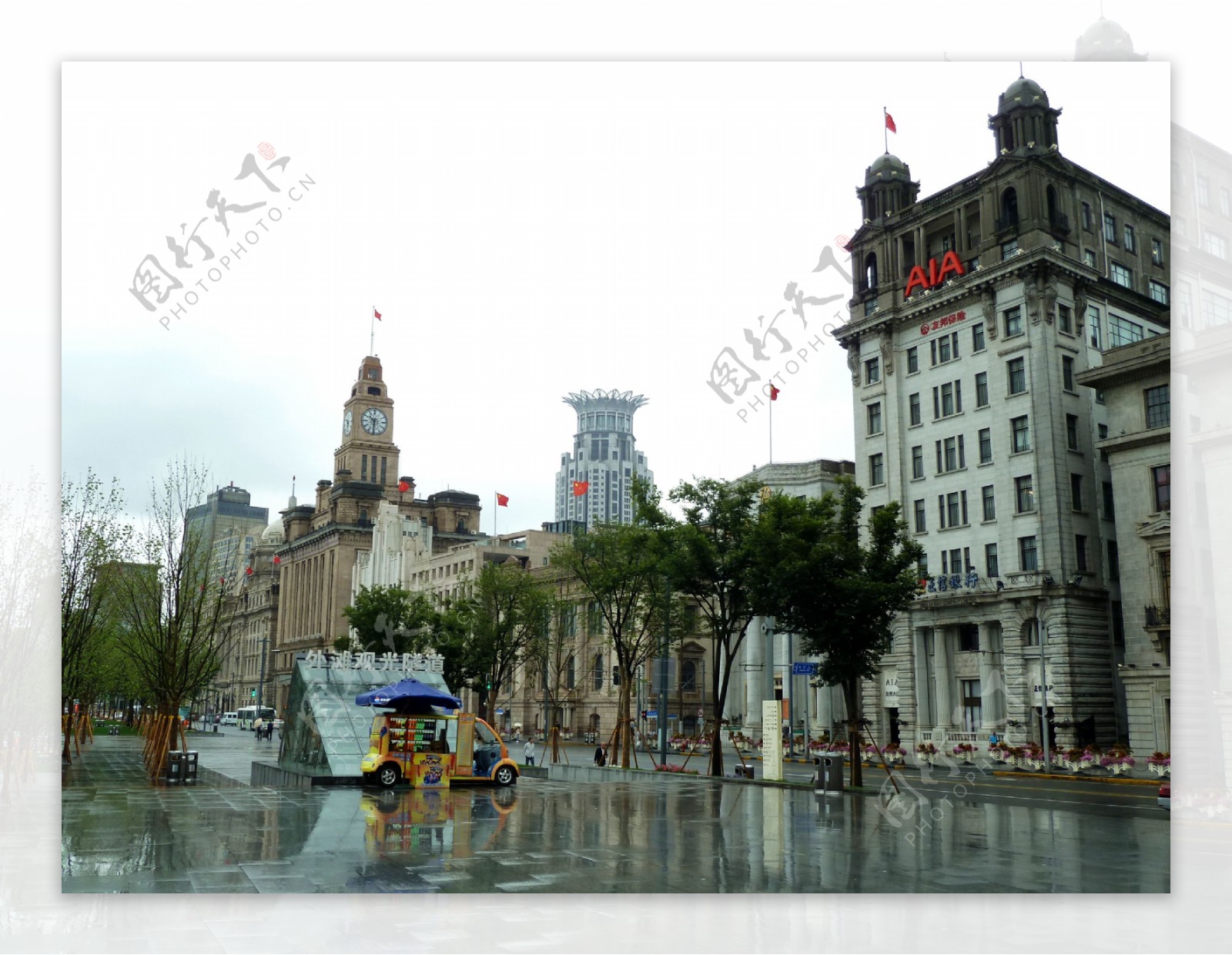 雨中外滩图片