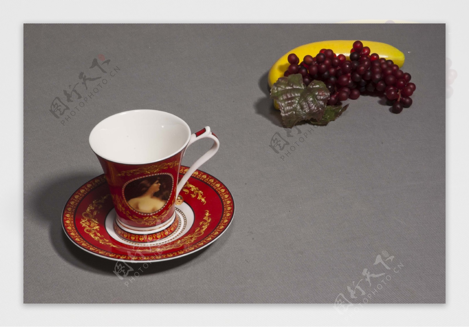 欧式陶瓷红色咖啡杯图片