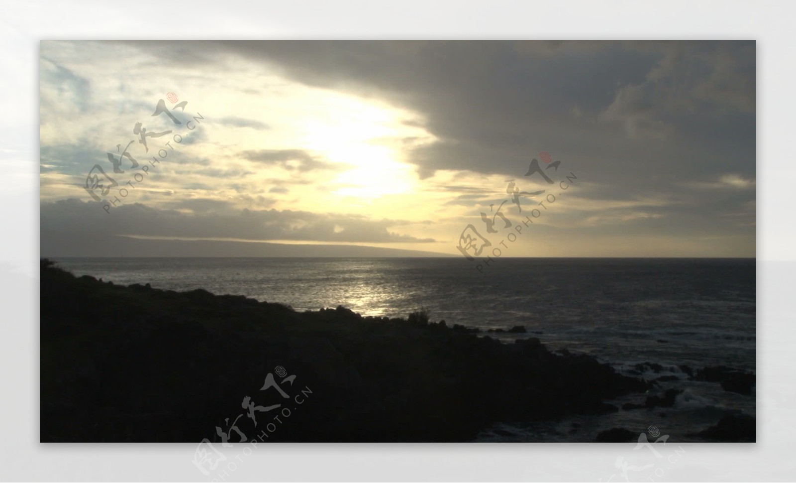 灿烂的阳光在夏威夷岩石水域股票视频视频免费下载