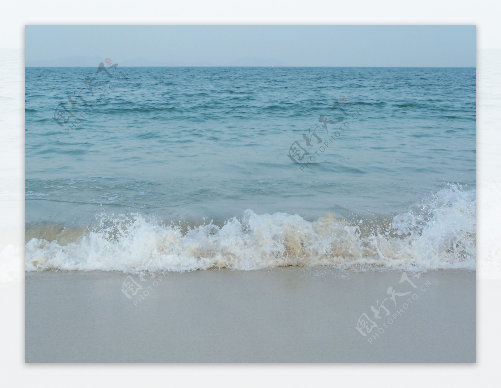 海浪翻滚图片