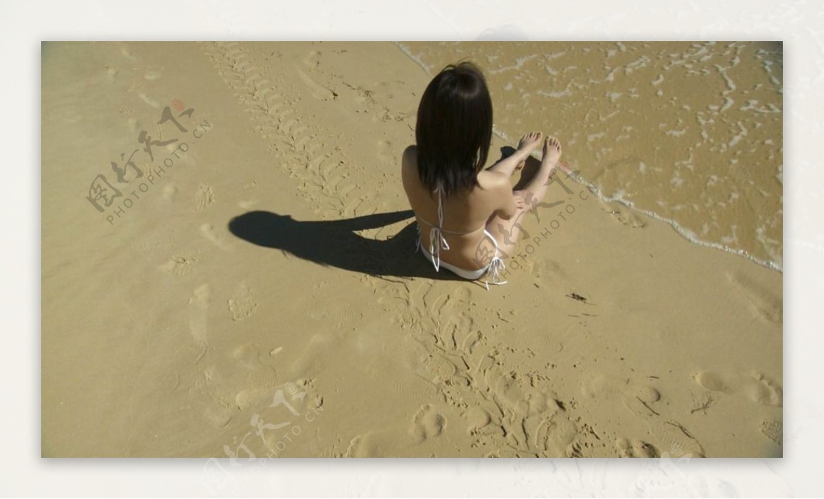 沙滩上的女孩