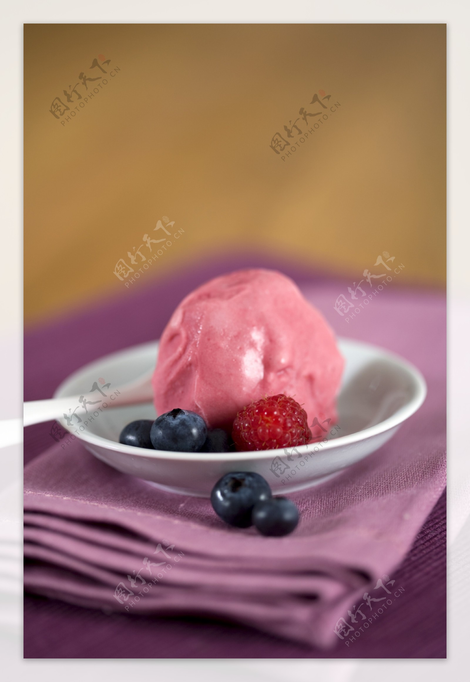草莓冰淇淋图片素材-编号26835733-图行天下
