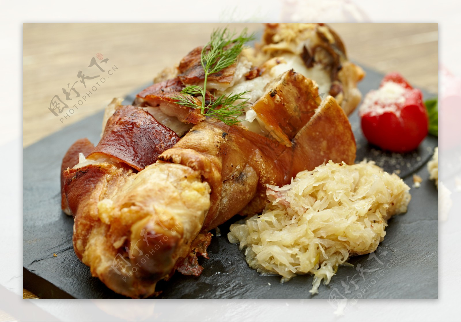 土豆烤猪肘 – 欧洲猪肉