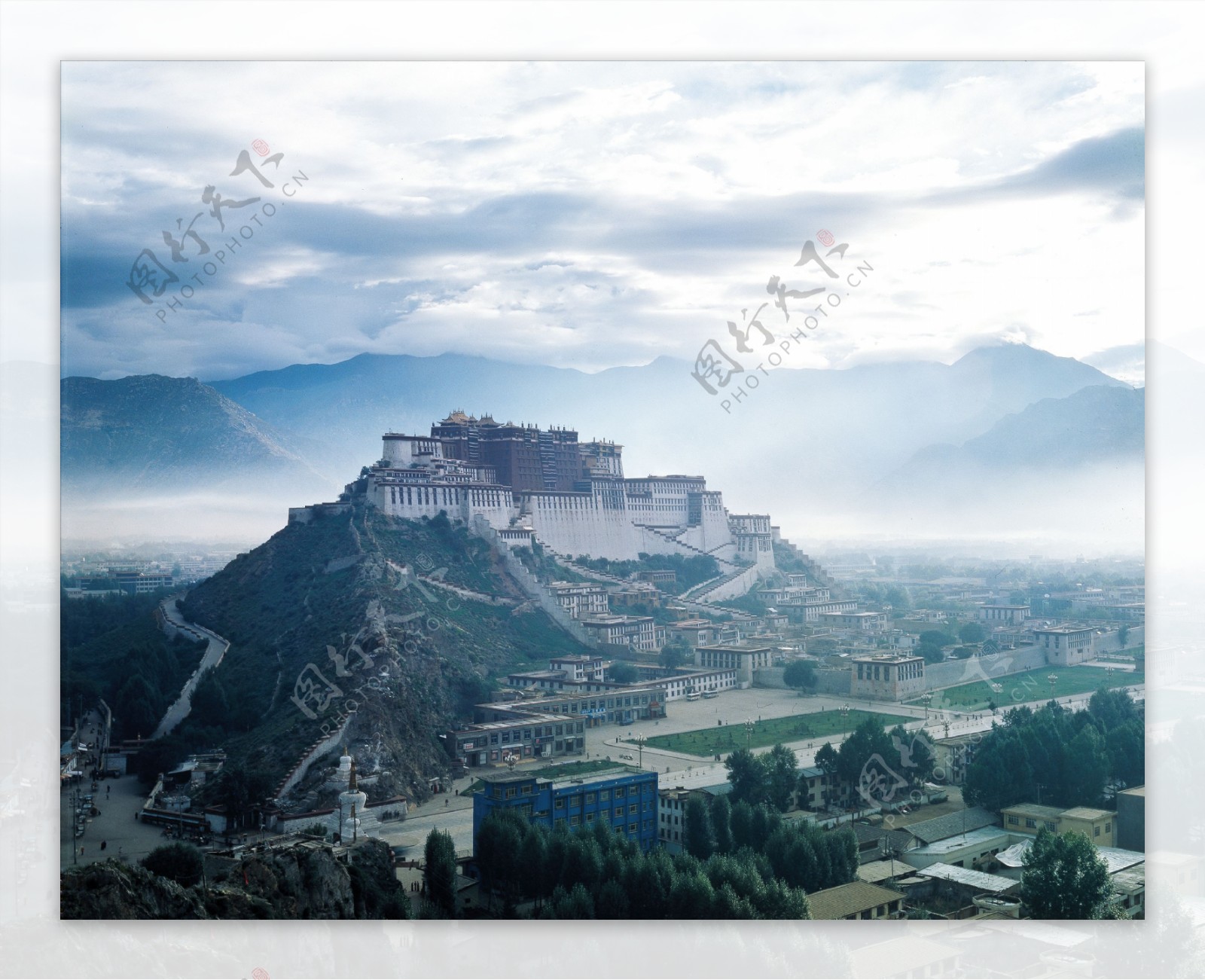 西藏布达拉宫远景图