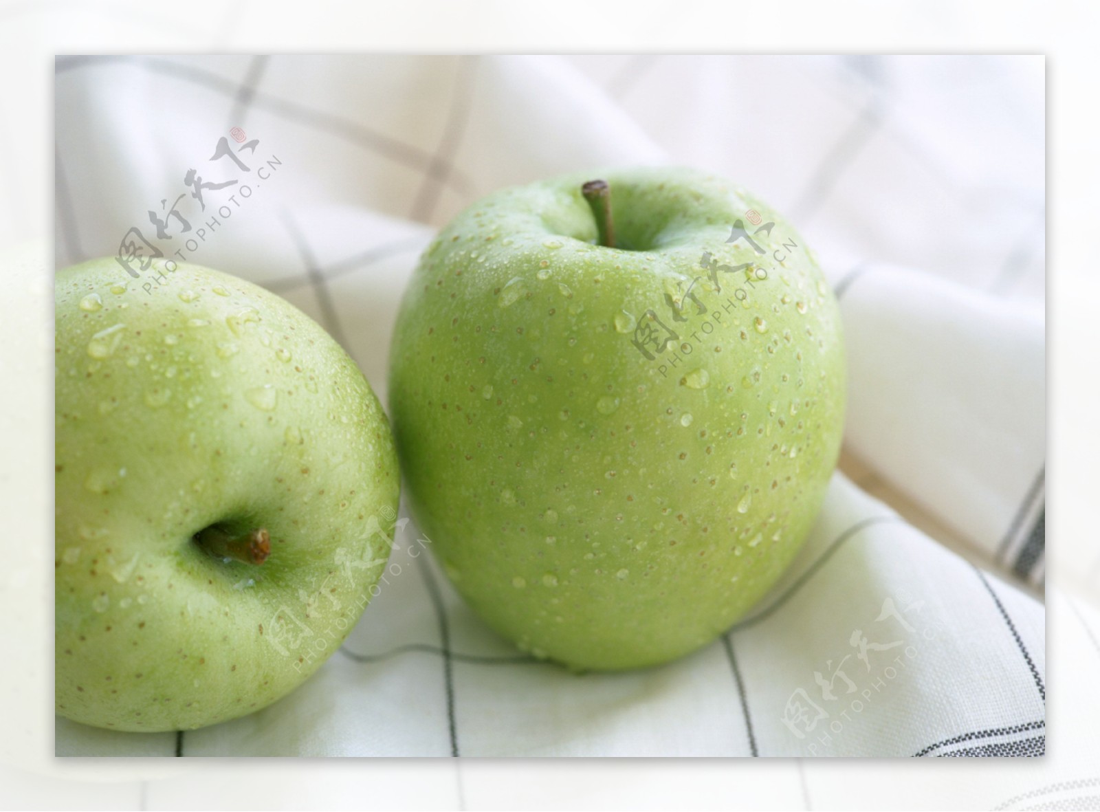 新鲜水果苹果水珠两个苹果JPG