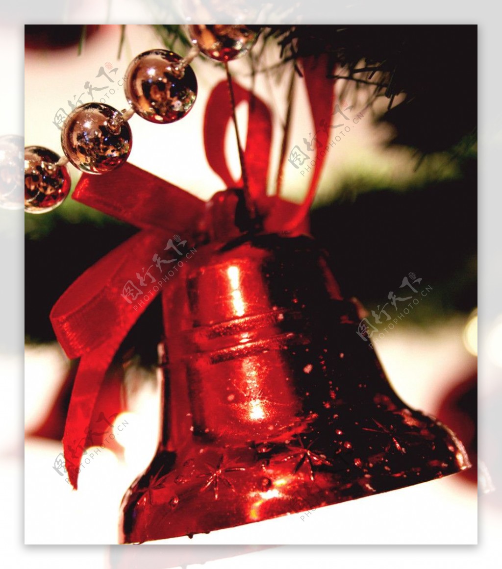 红色圣诞铃铛图片