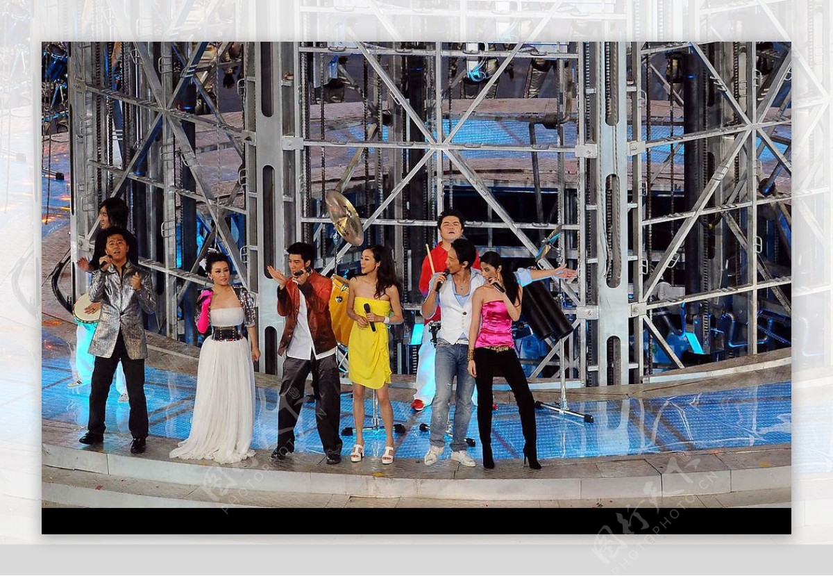 北京奥运会闭幕式上众歌手表演图片