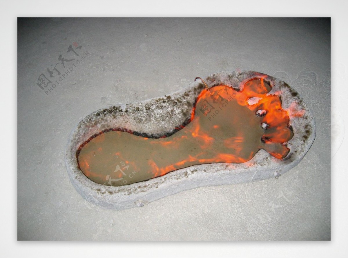 诺北干湖底火人艺术节又名燃烧的男人节BurningMan巨型脚印小火池图片