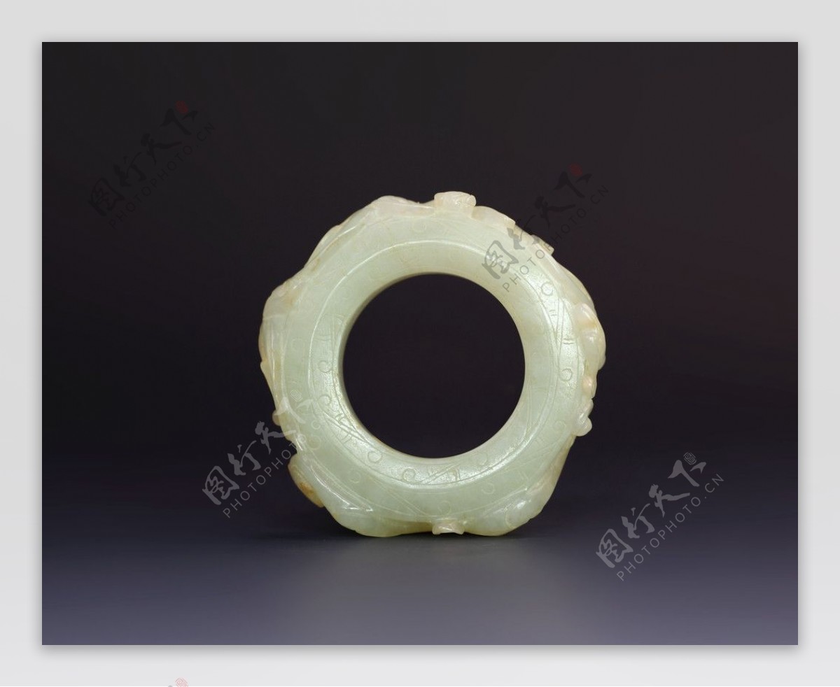 玉器玉浮雕螭龙环圆形小图片