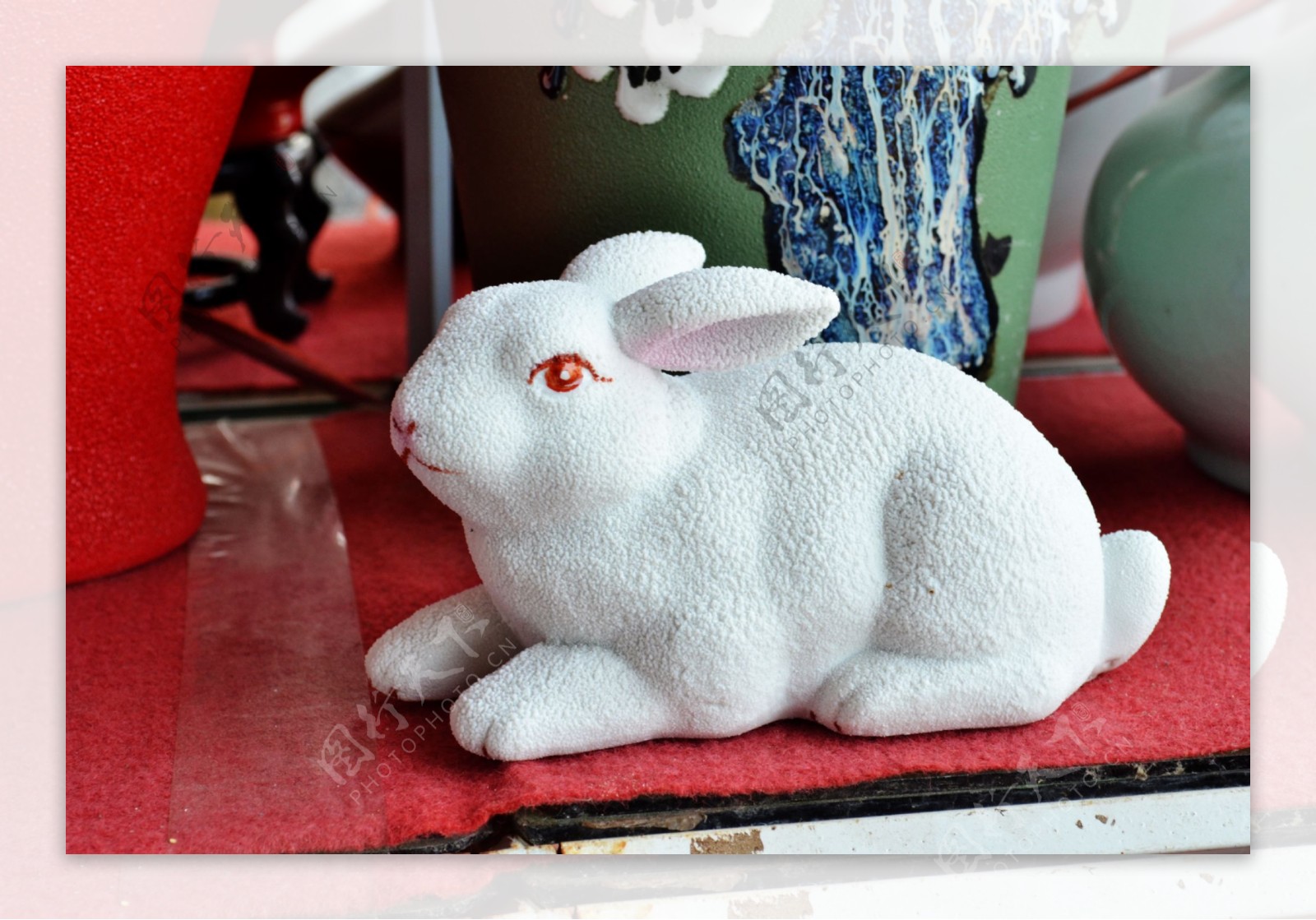 景德镇陶瓷白兔图片