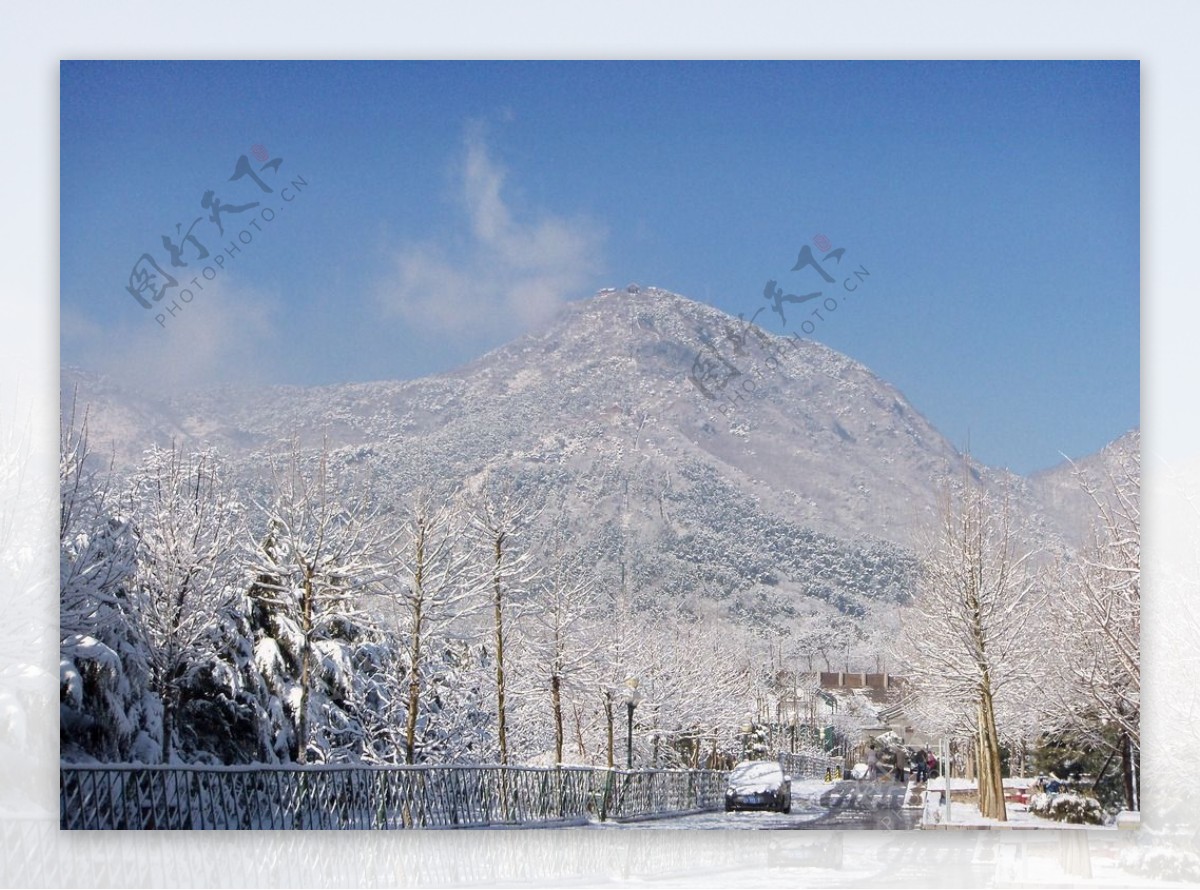 雪中香山图片