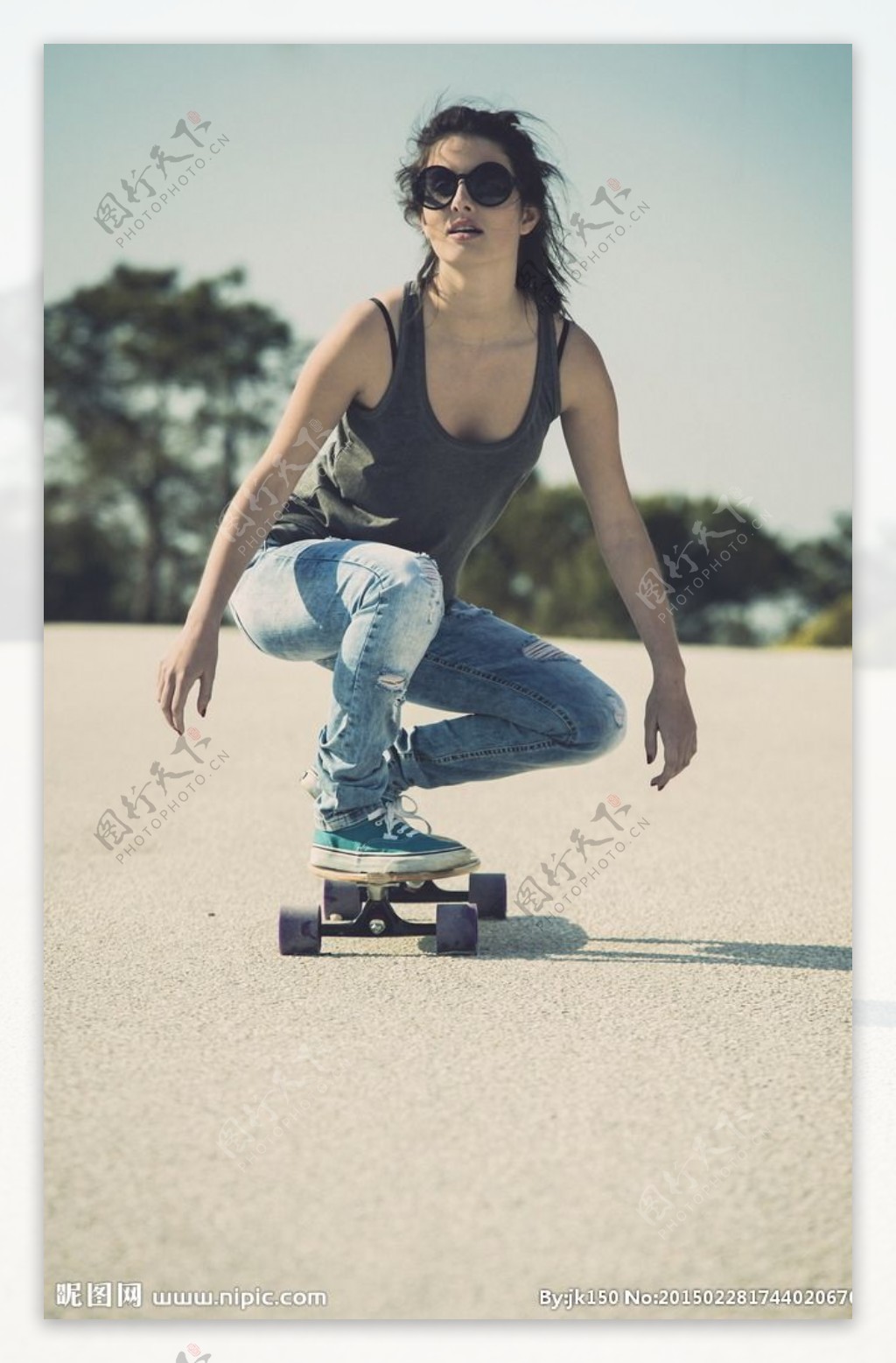 滑板运动美女图片