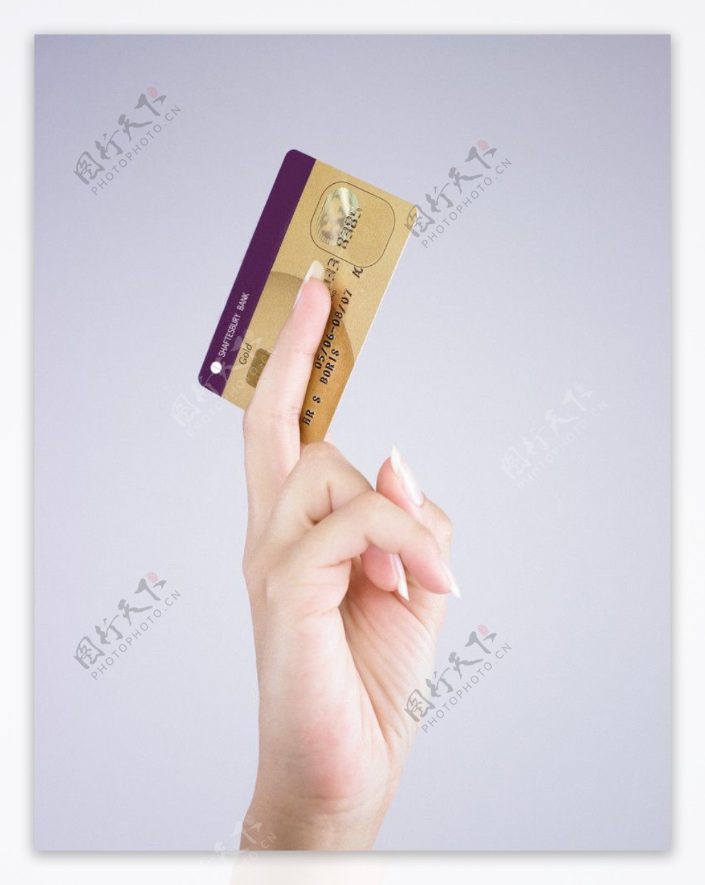 手拿信用卡图片