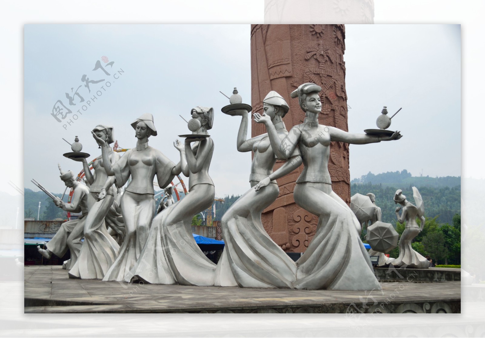 凉山民族风情园铜像图片