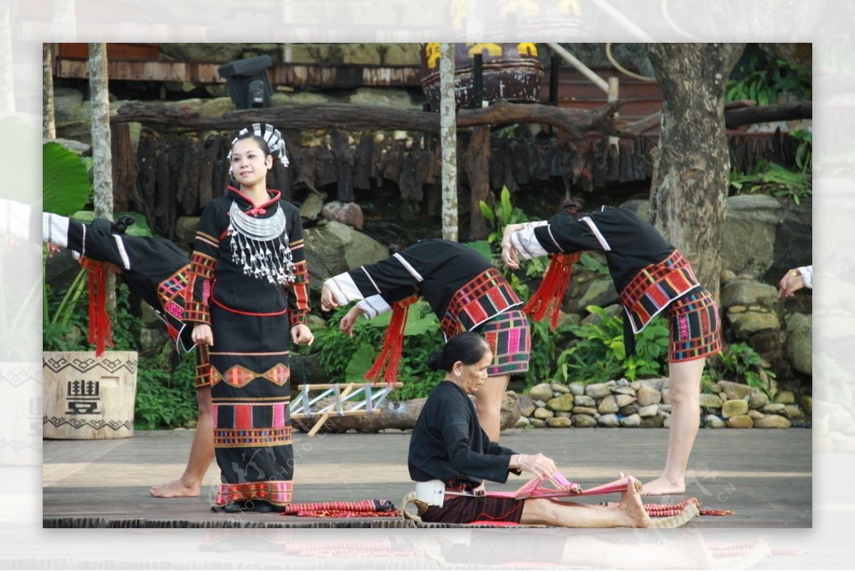 槟榔谷黎族原始织布舞蹈图片
