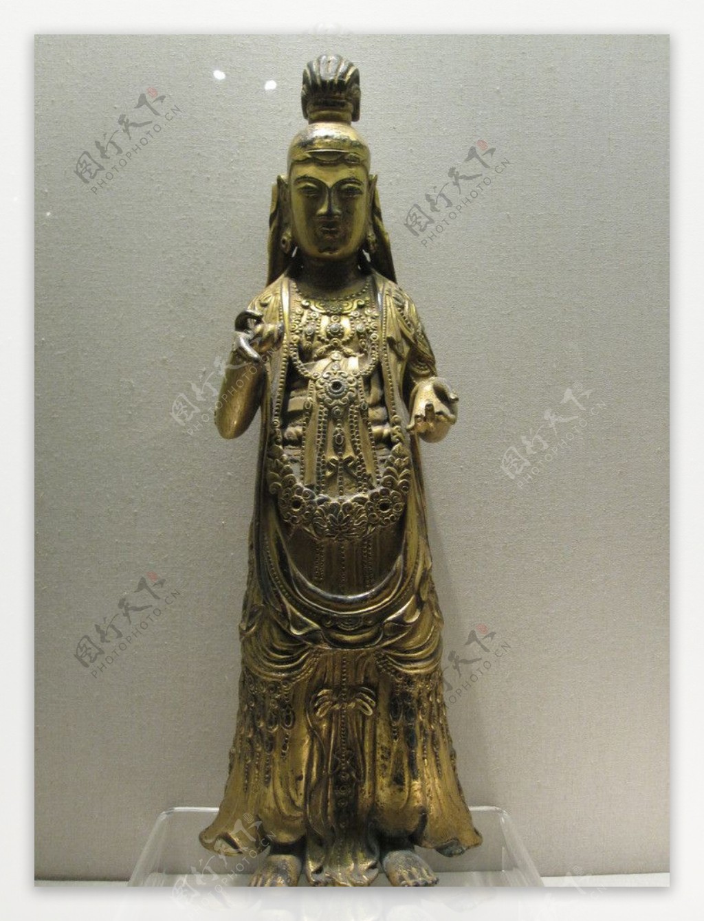 博物馆藏鎏金观音菩萨雕塑图片