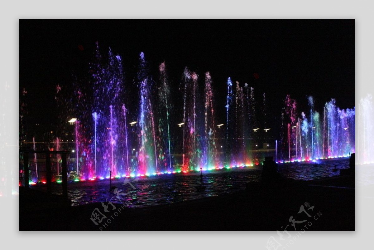 南昌秋水广场的喷泉图片