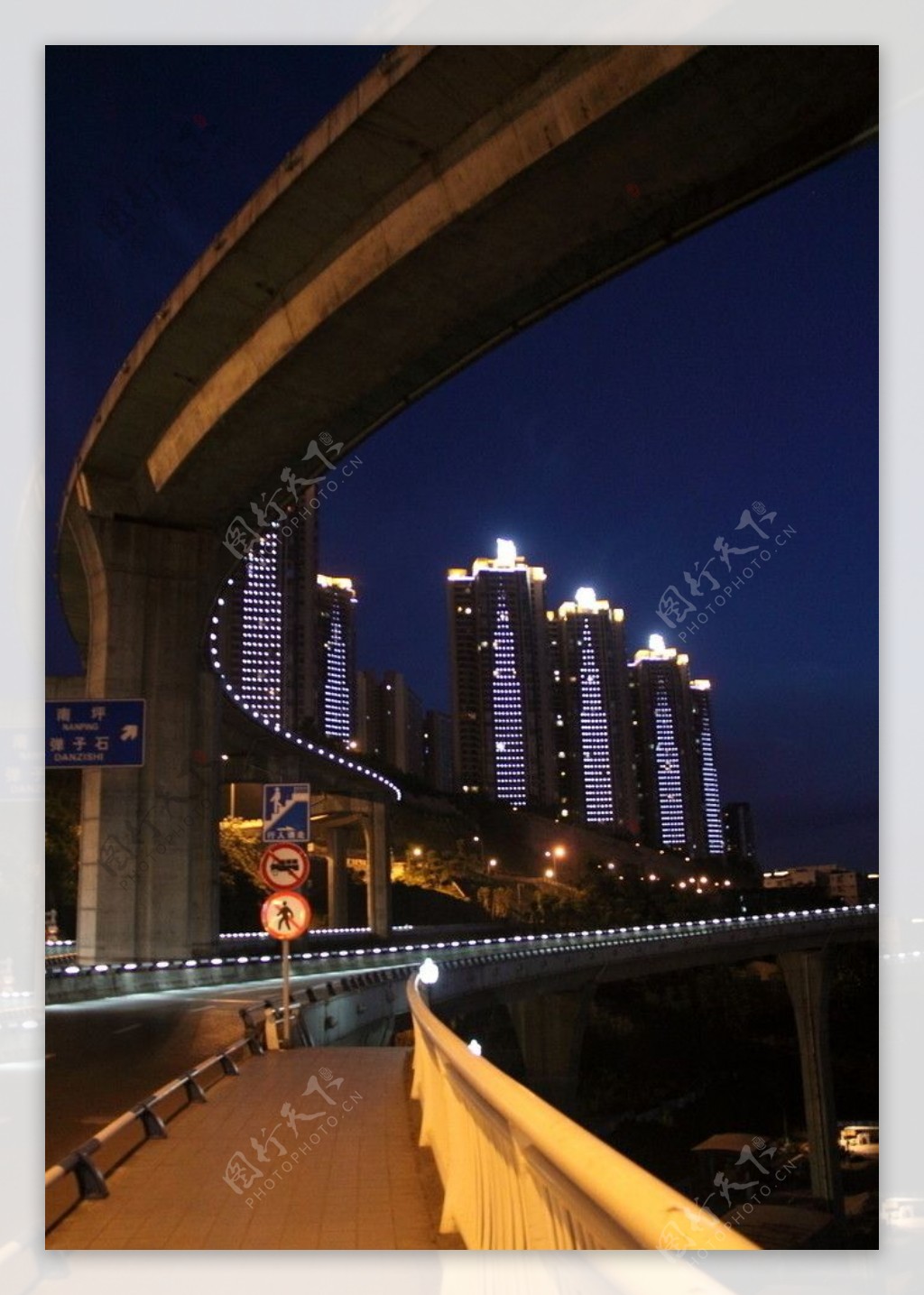 菜园坝大桥夜景之华灯初上图片