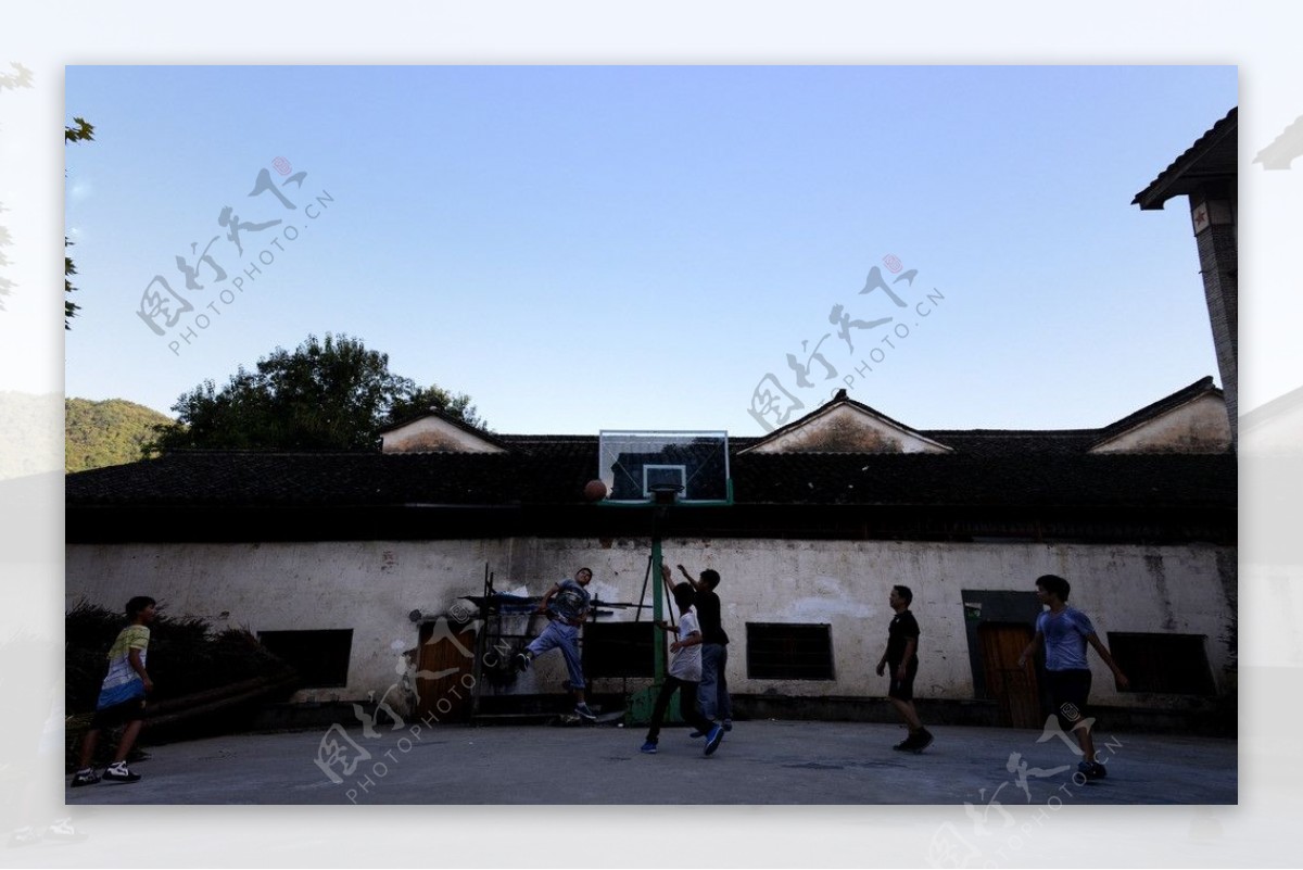 农村的篮球场图片