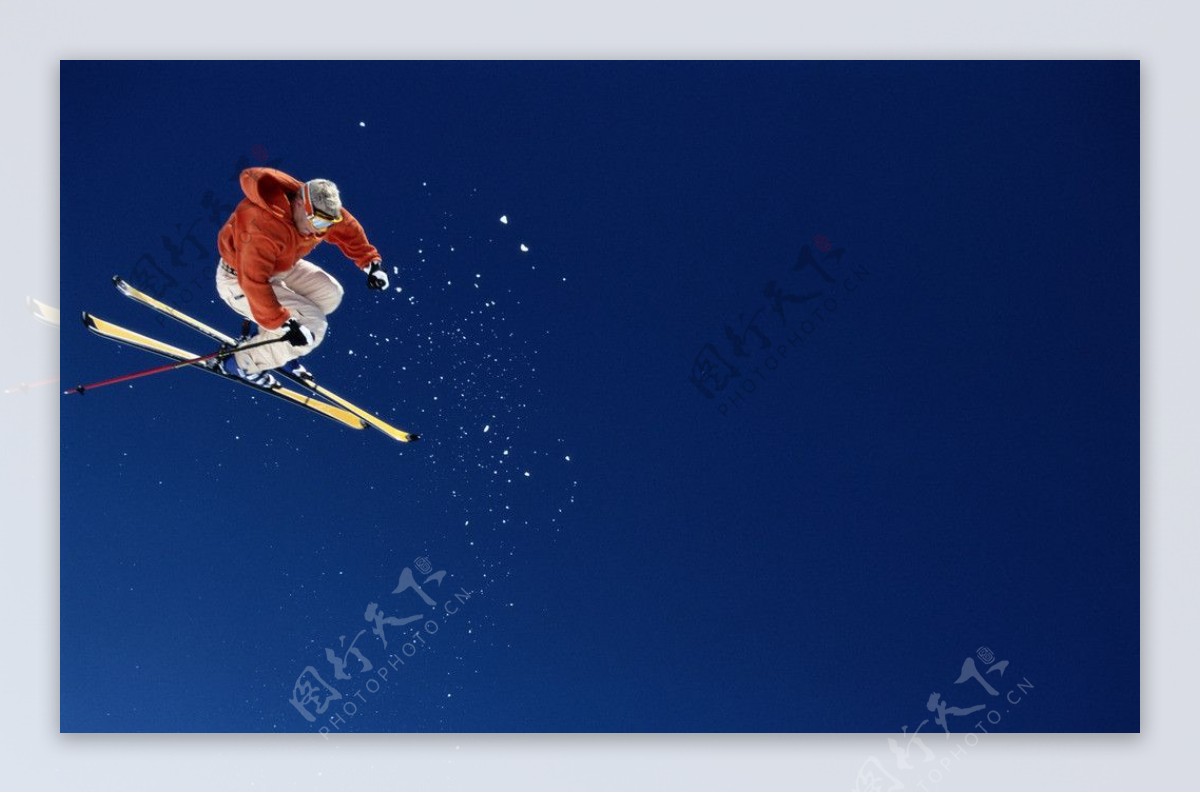 滑雪高空飞人图片