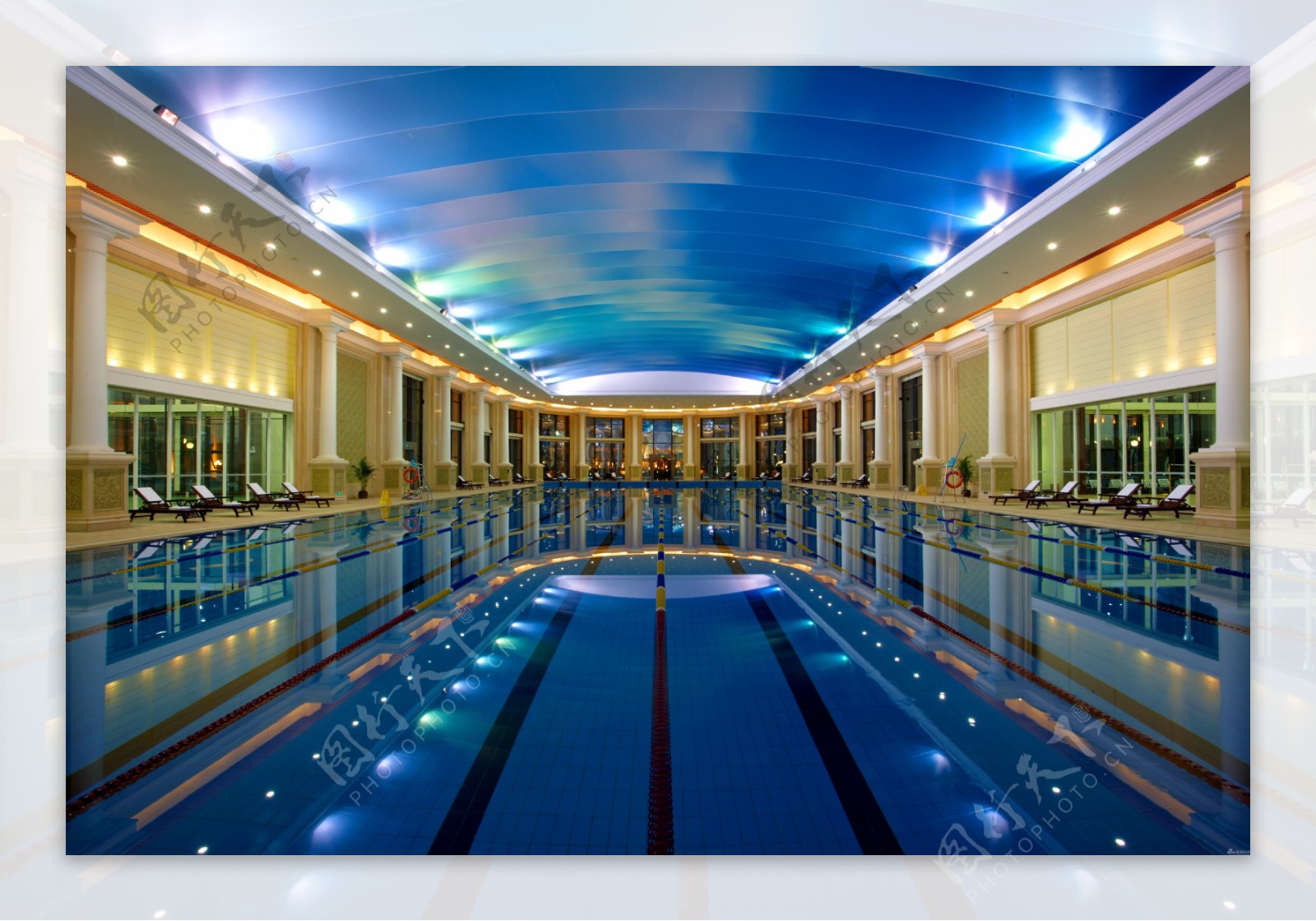 五星级酒店游泳池高清图片下载-正版图片500798101-摄图网