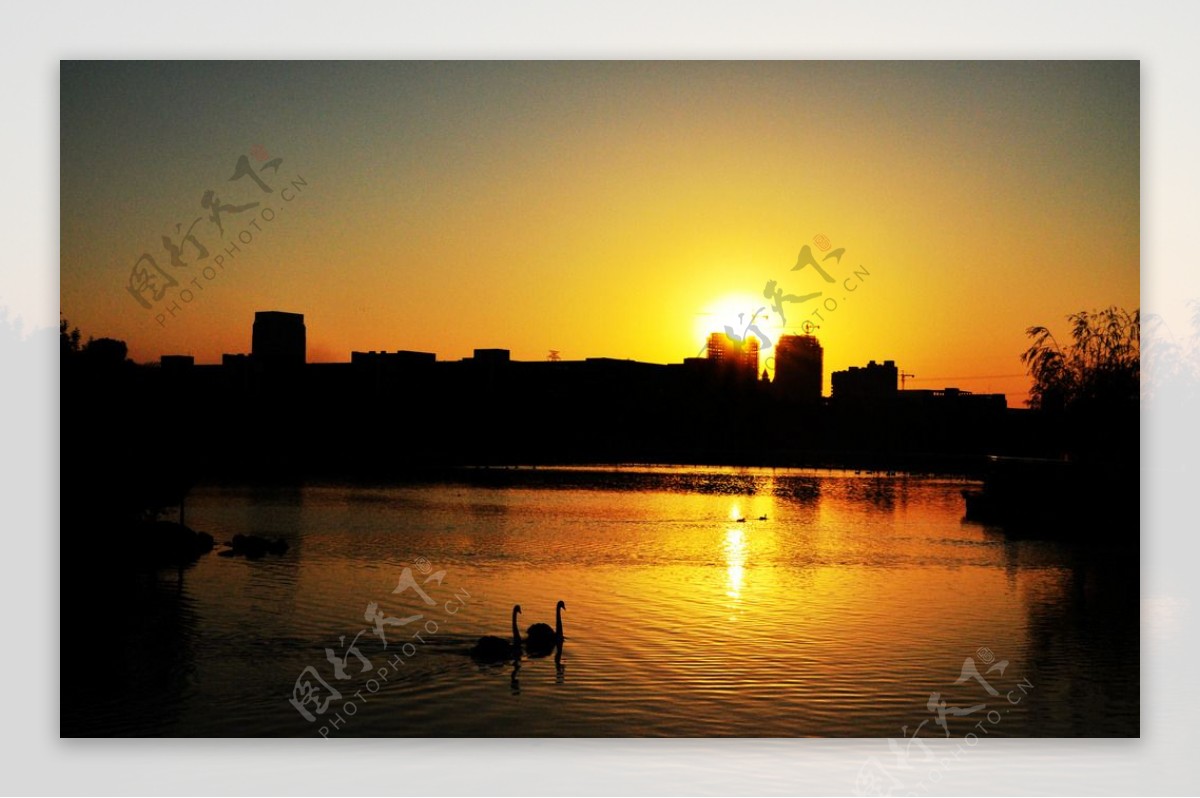 静湖夕阳图片
