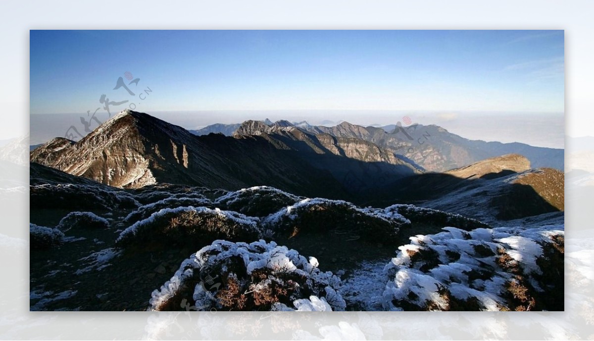 高原雪山美景图片