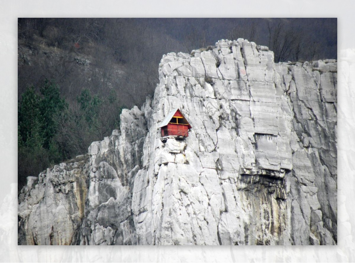 一个站在悬崖顶上的人照片摄影图片_ID:395309085-Veer图库