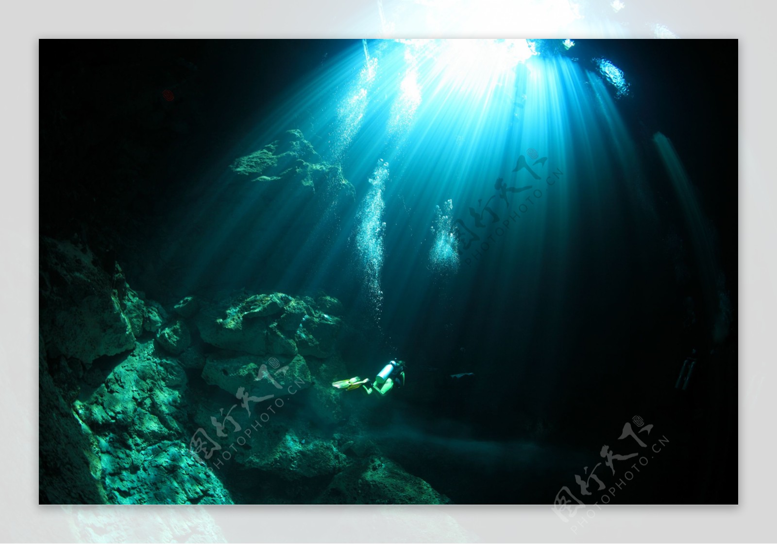 海底洞穴图片