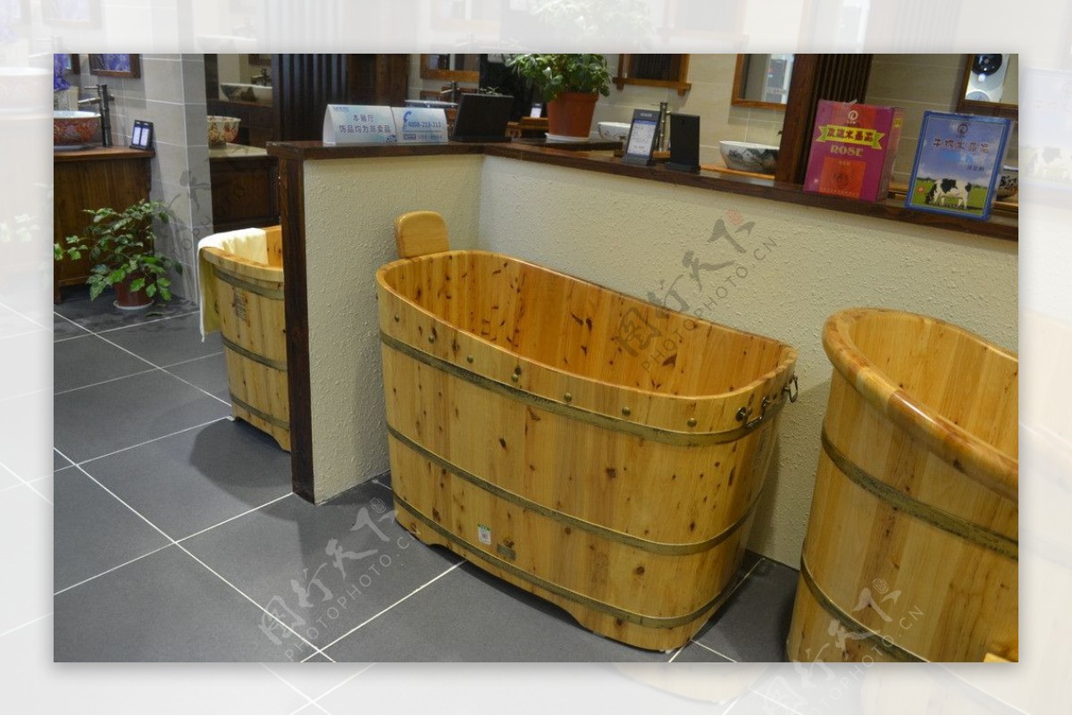 木桶浴桶泡澡图片