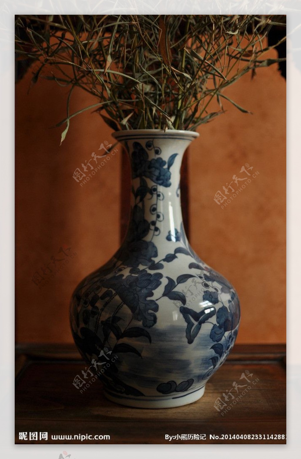 兰花瓷瓶图片