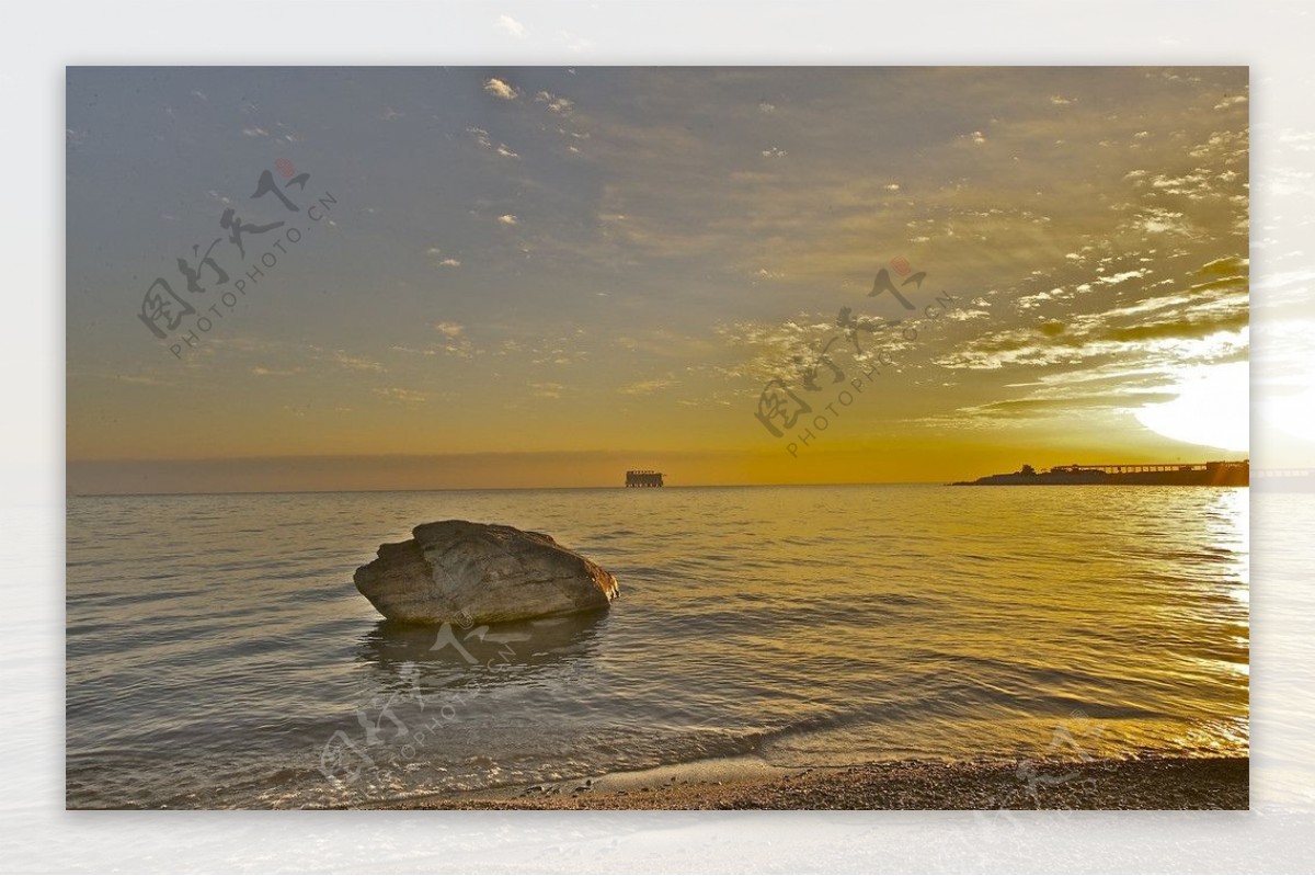 青海湖日出图片