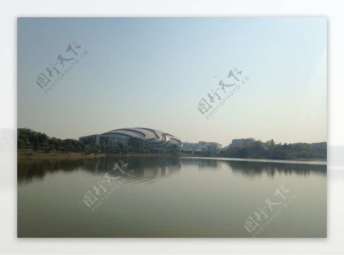 广州大学城中心湖边图片