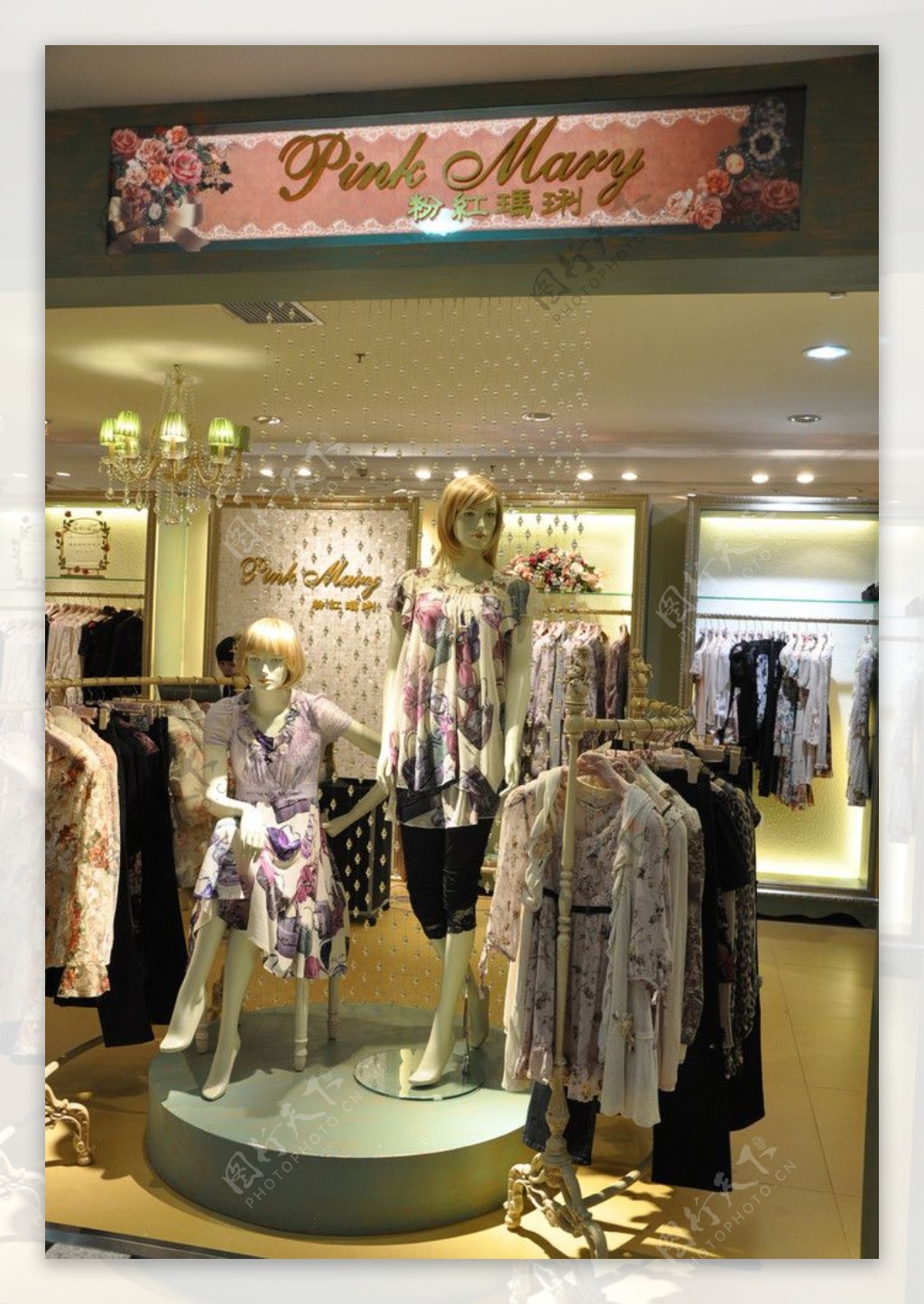 粉红玛丽品牌女装店铺陈列图片