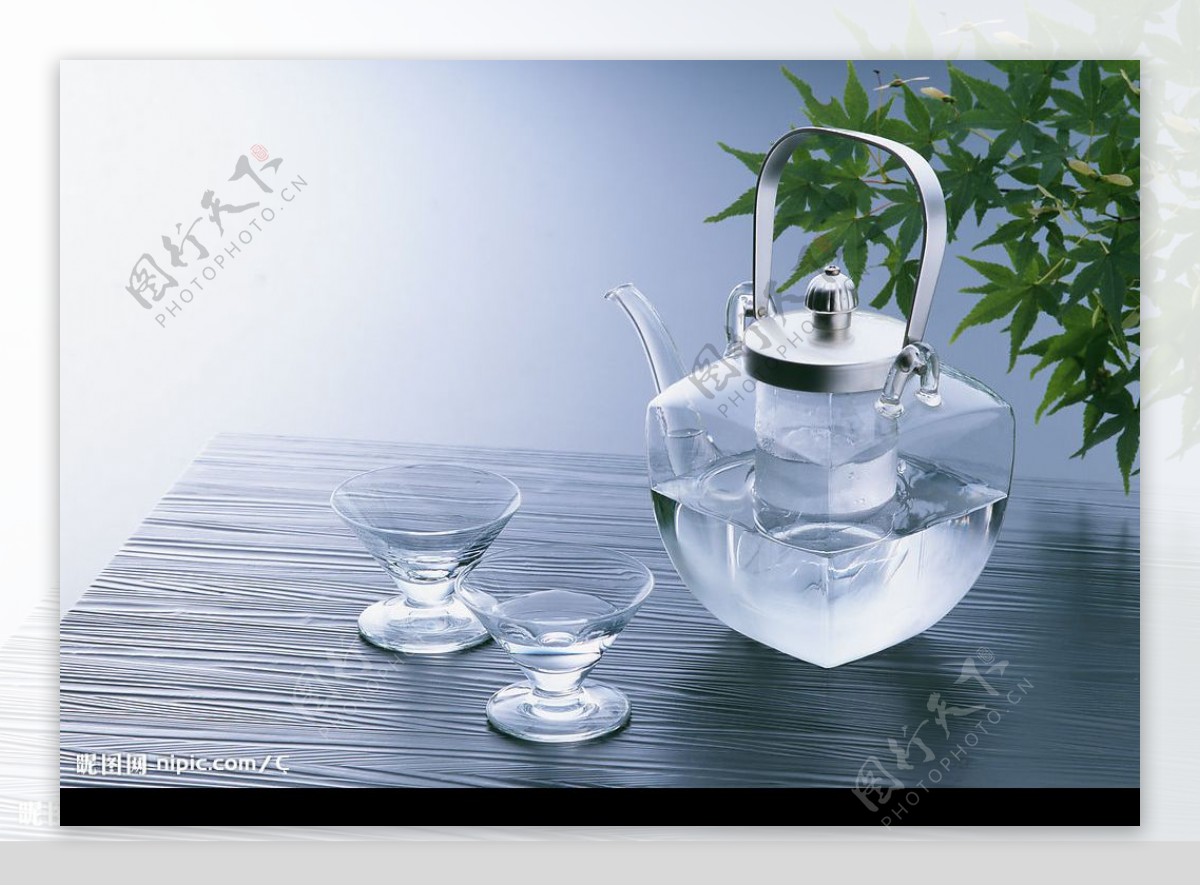茶壶玻璃茶壶玻璃杯枫叶图片