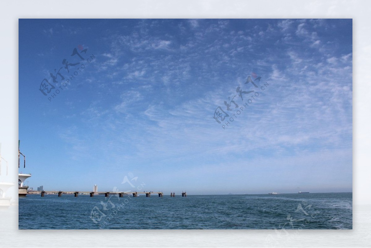 大海栈桥图片