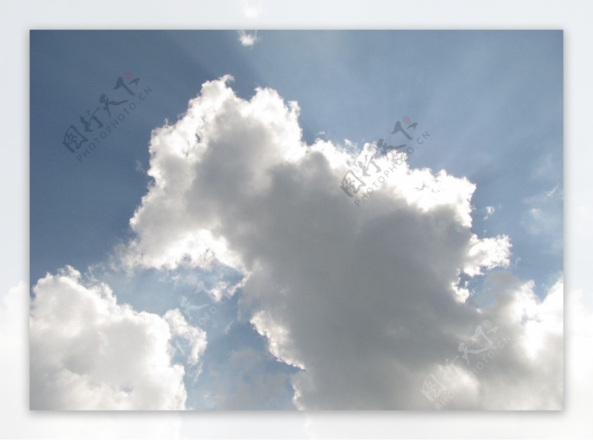云下的丁达尔图片