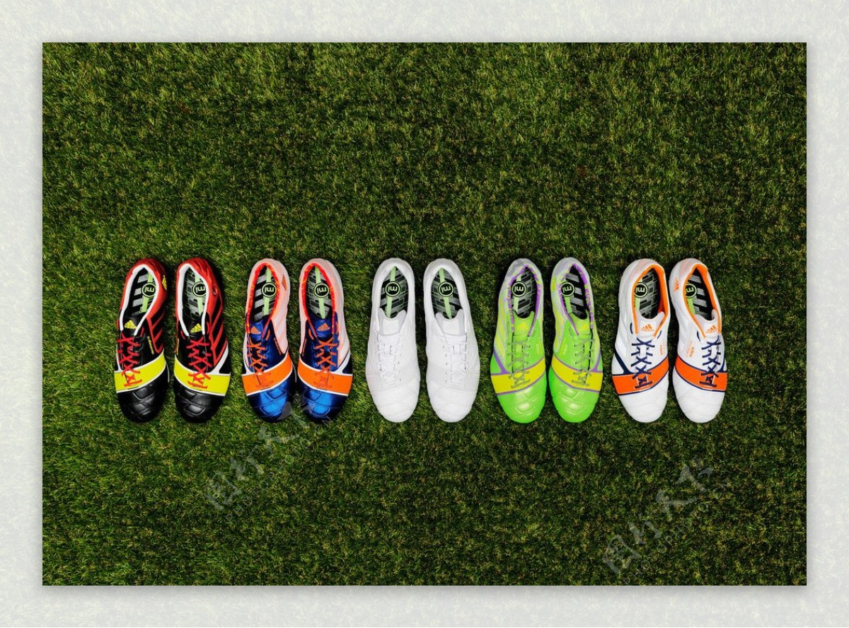 狂战士足球鞋图片