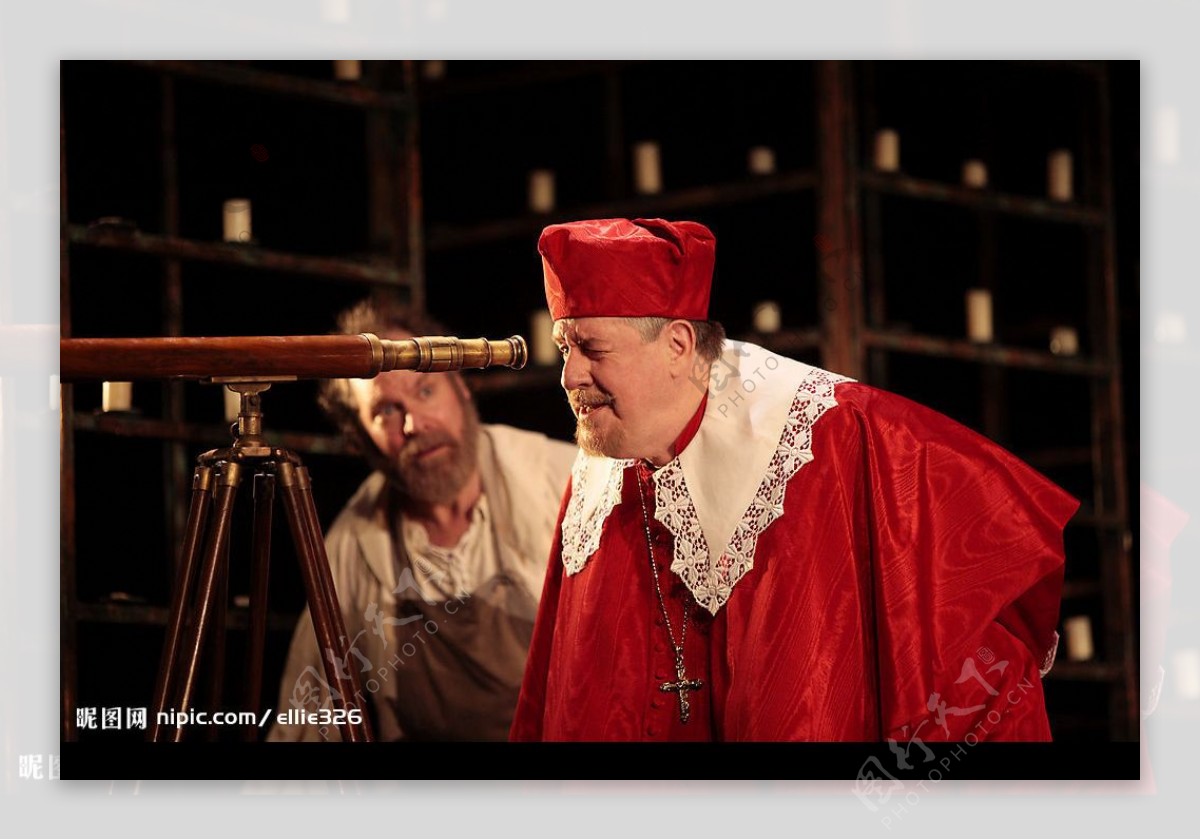 古典男人红衣主教望远镜图片