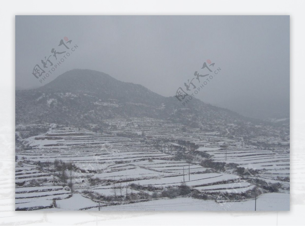 花鱼村雪景图片