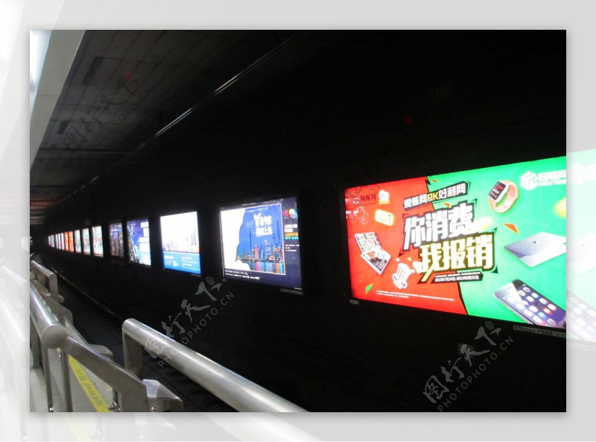 上海地铁站LED广告屏图片