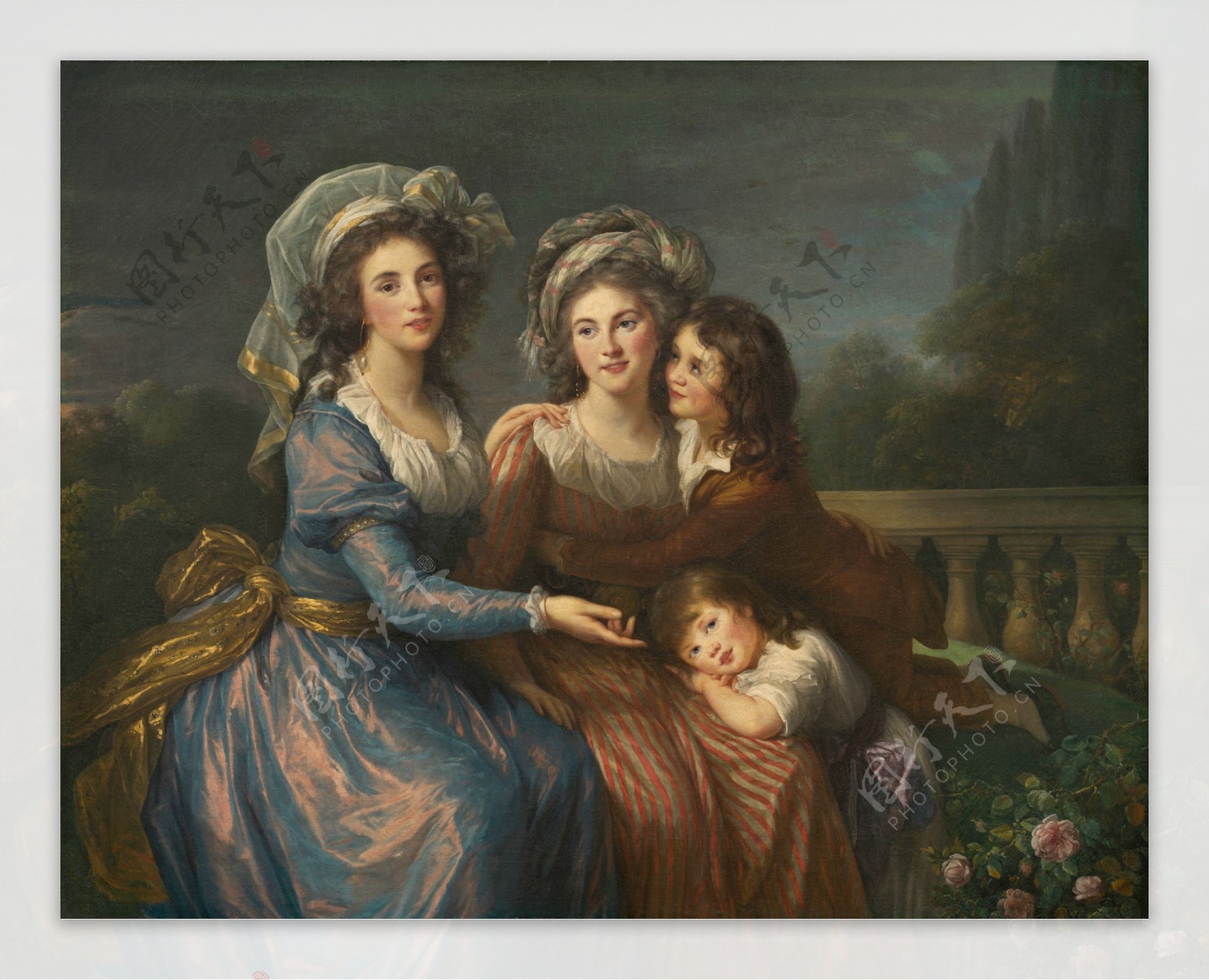 候爵夫人与两个儿子亚历克和阿德里安在一起图片