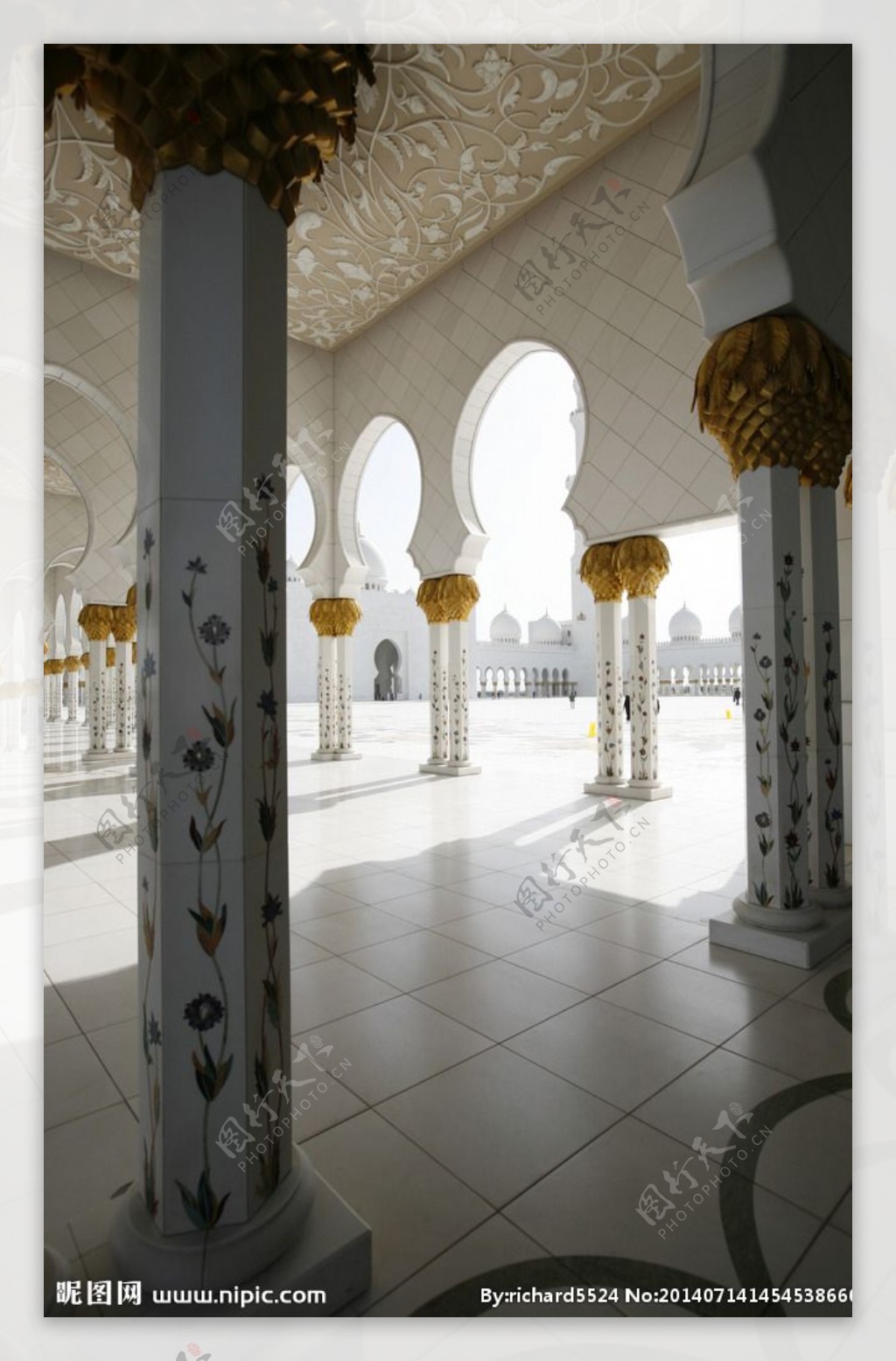 谢赫扎伊德清真寺柱廊图片