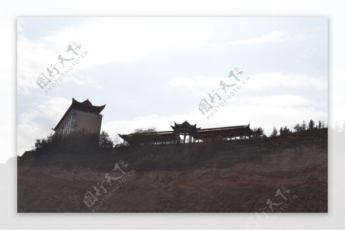 刘家峡水库岸边风景图片