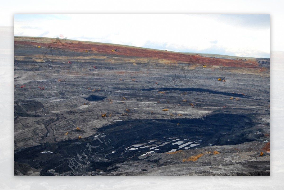 山西黄土高原露天煤矿图片