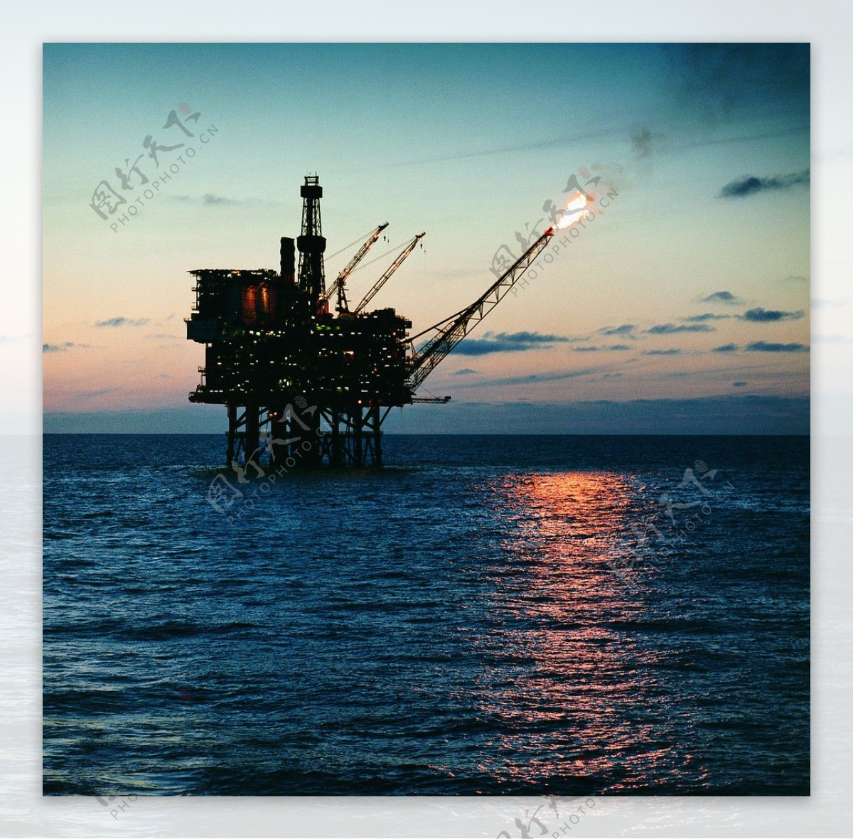 海上油田图片