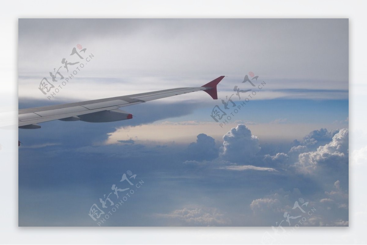 飞机高空云层图片